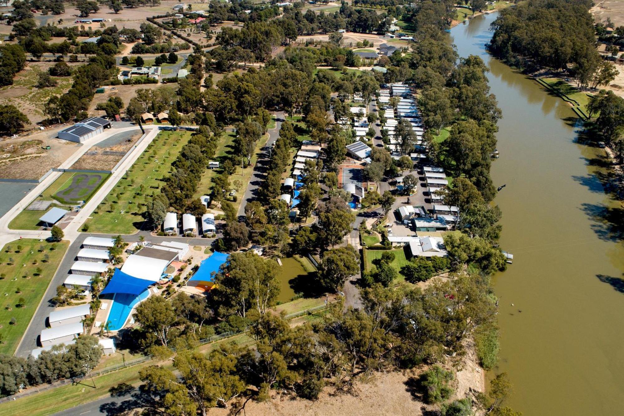 Big4 Deniliquin Holiday Park Exterior photo
