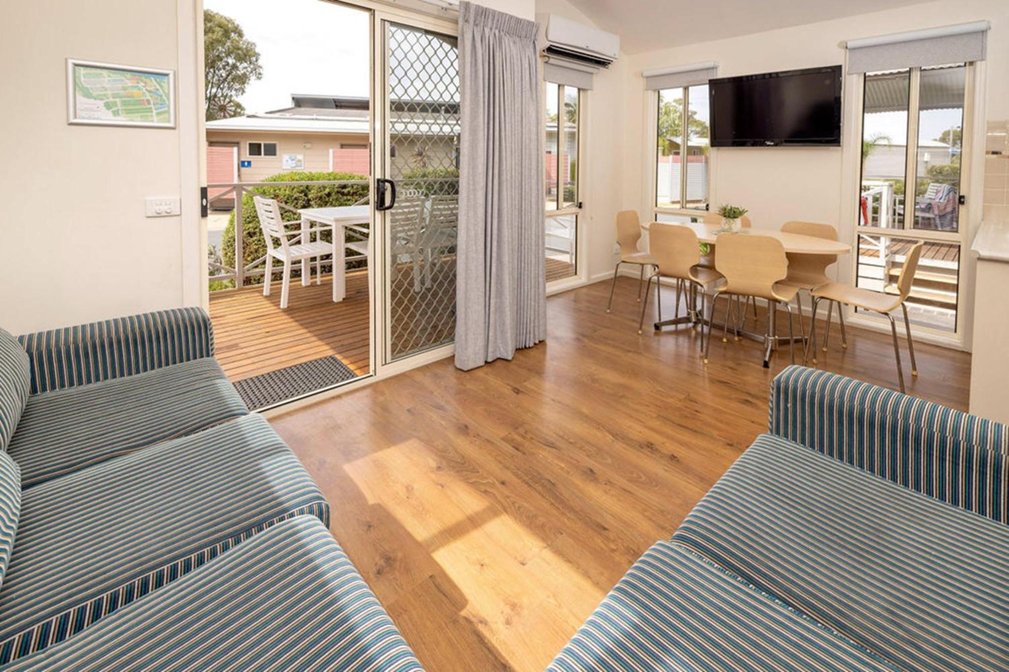 Big4 Deniliquin Holiday Park Room photo