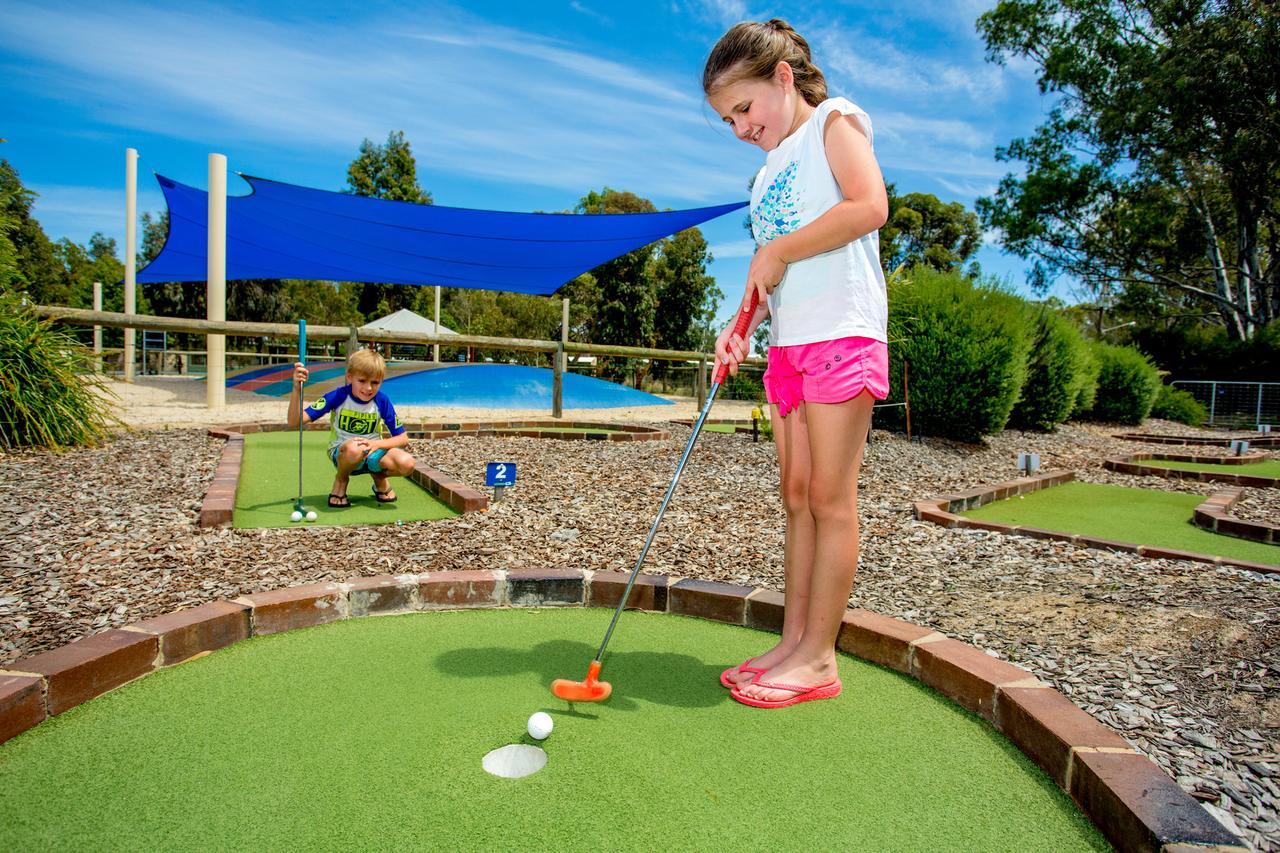 Big4 Deniliquin Holiday Park Exterior photo